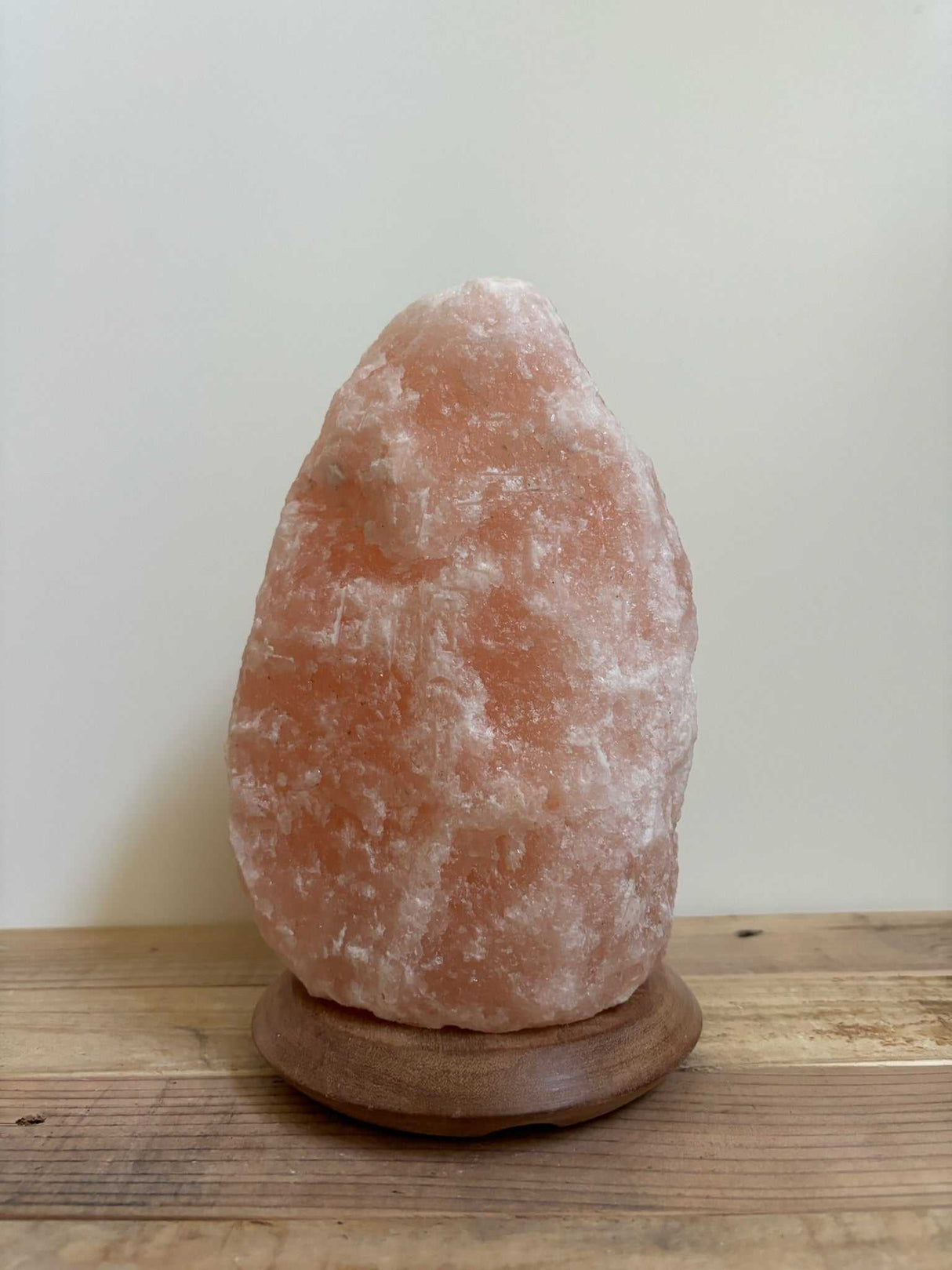 Handgemaakte roze Himalaya zoutlamp 3-4 kg met houten voet, inclusief kabel en reservelampje