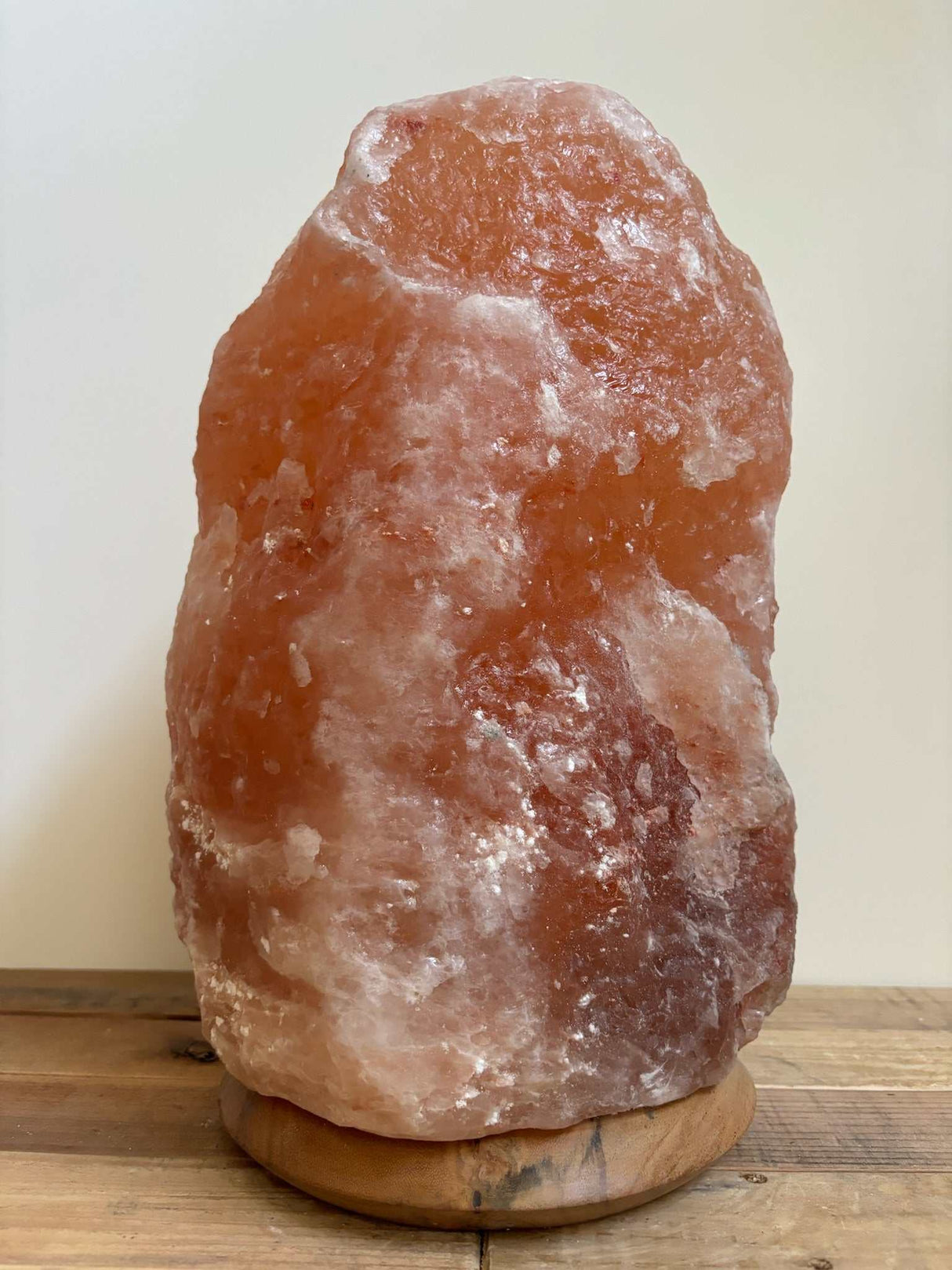 Handgemaakte roze Himalaya zoutlamp 15–20 kg met houten voet, snoer en reservelampje