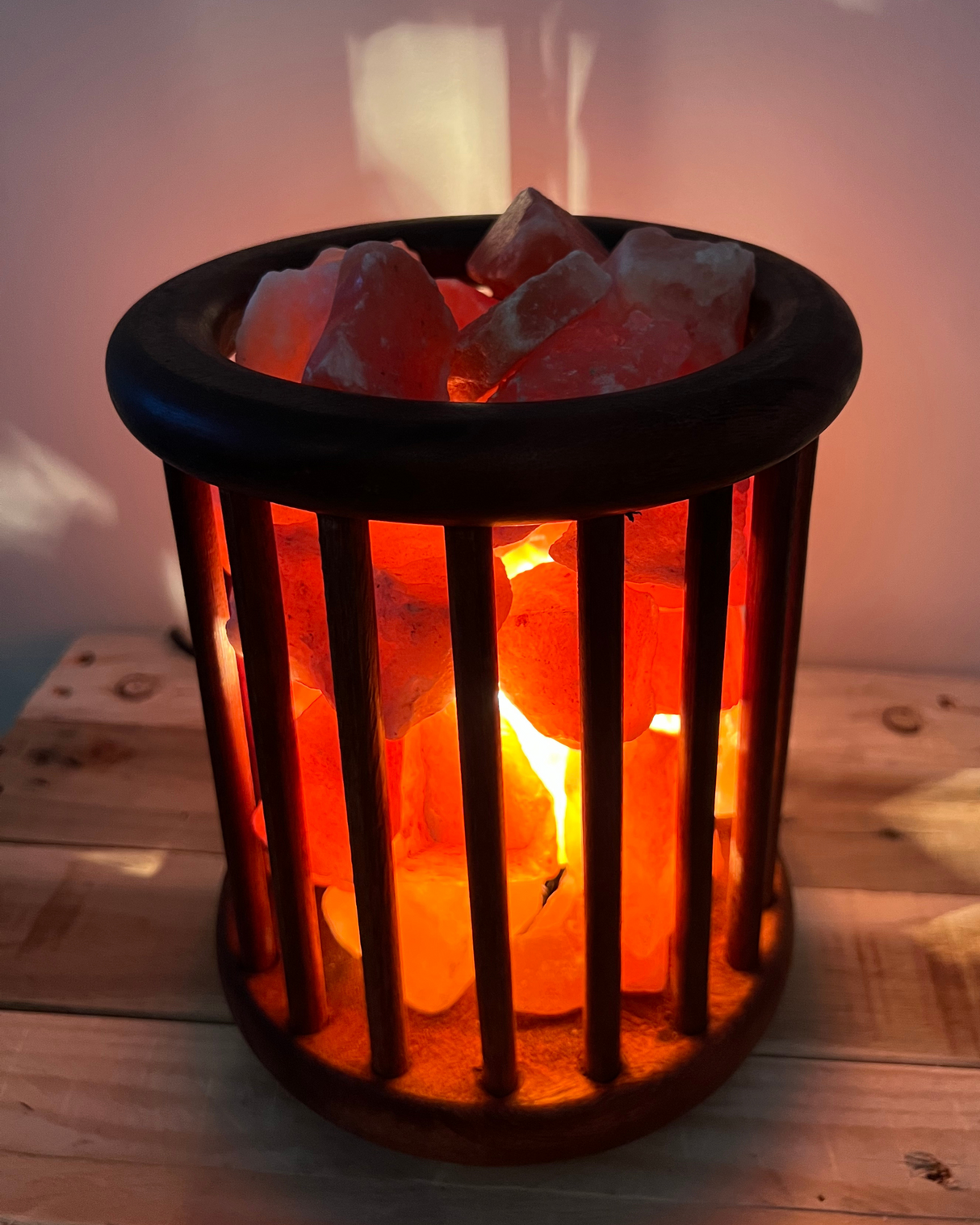 Ronde Himalaya houten mand met zoutsteen, kabel en reservelamp voor warme sfeerverlichting