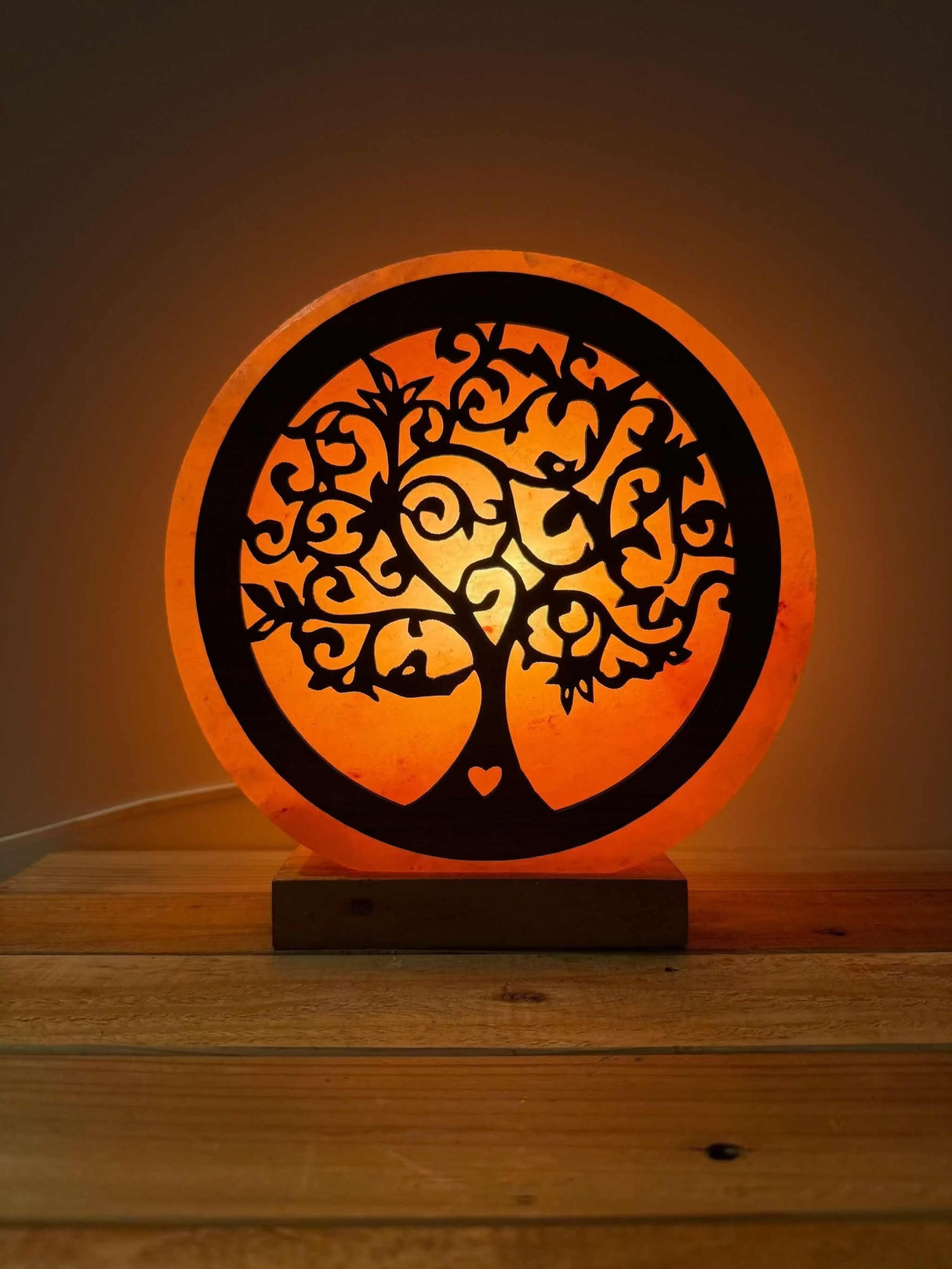 Handgemaakte Himalaya zoutlamp in levensboom 3D vorm met warm, rustgevend licht