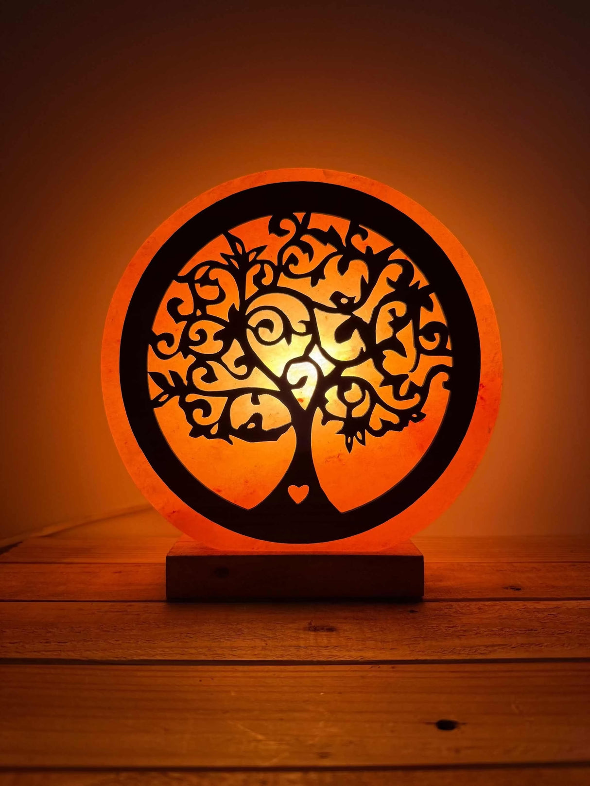 Himalaya zoutlamp Levensboom 3D met warme gloed en natuurlijke houtvoet
