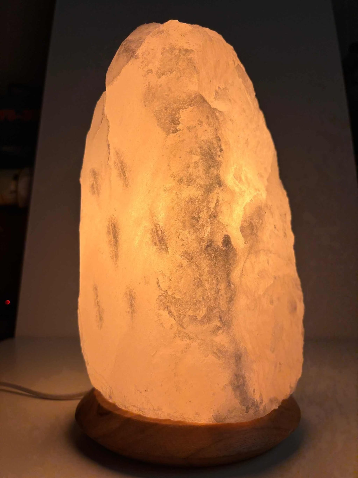 Himalaya zoutlamp wit 10-12 kg met houten voet, snoer en warm licht
