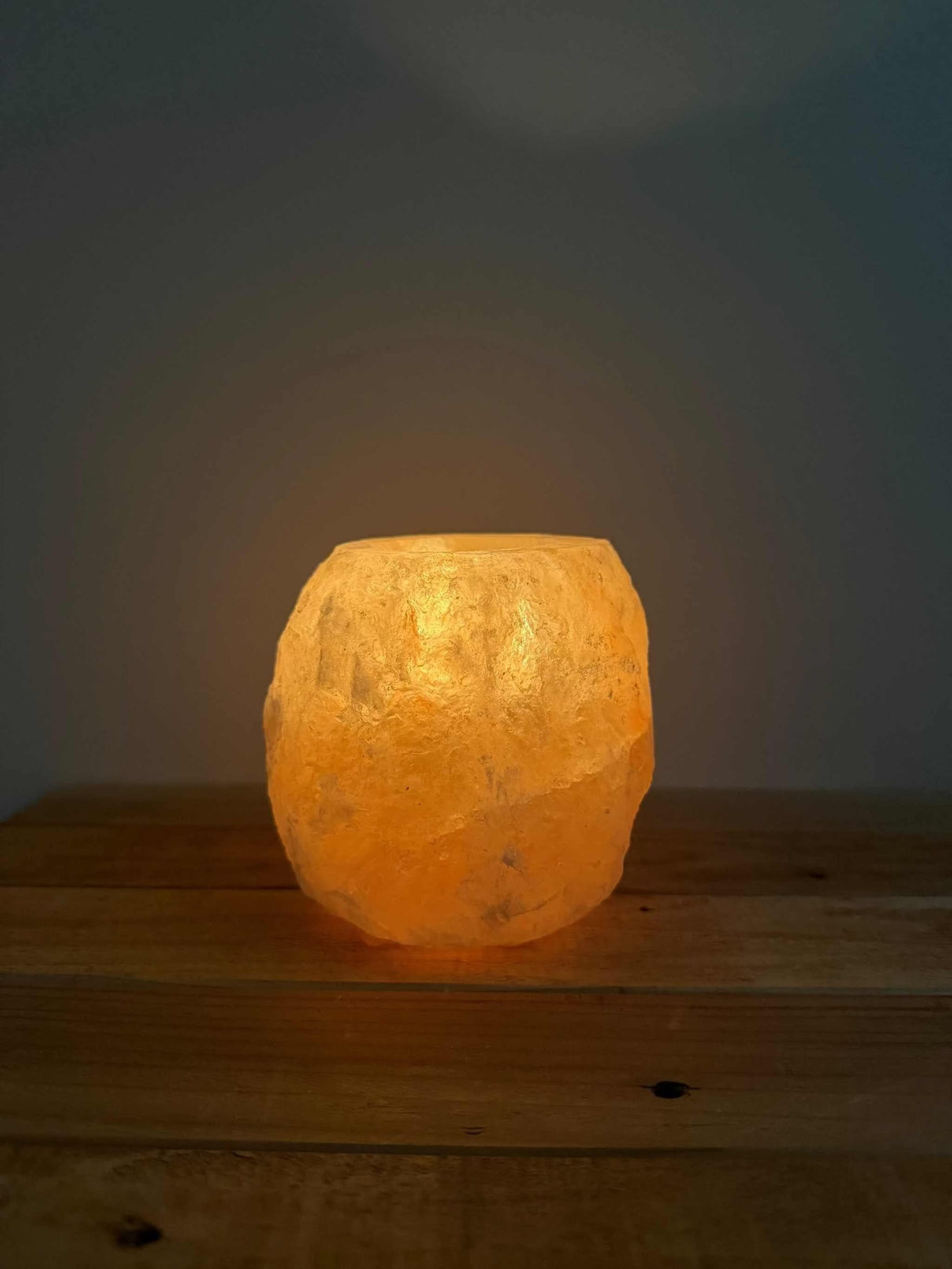 Handgemaakte natuurlijke zoutsteen waxinelichthouder roze voor rustgevende sfeer