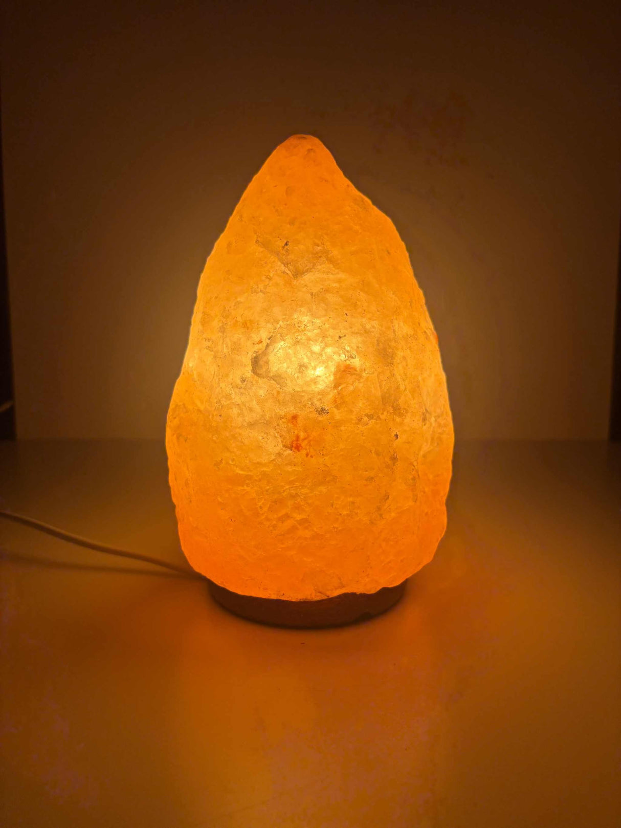 Roze Himalaya zoutlamp 2-3 kg in sfeervolle setting met warm licht
