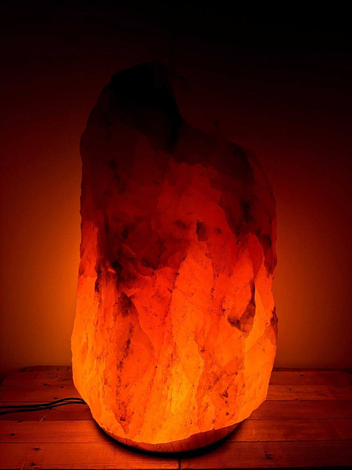 Himalaya XL zoutlamp roze 90-100 kg met amberkleurige gloed en houten voet