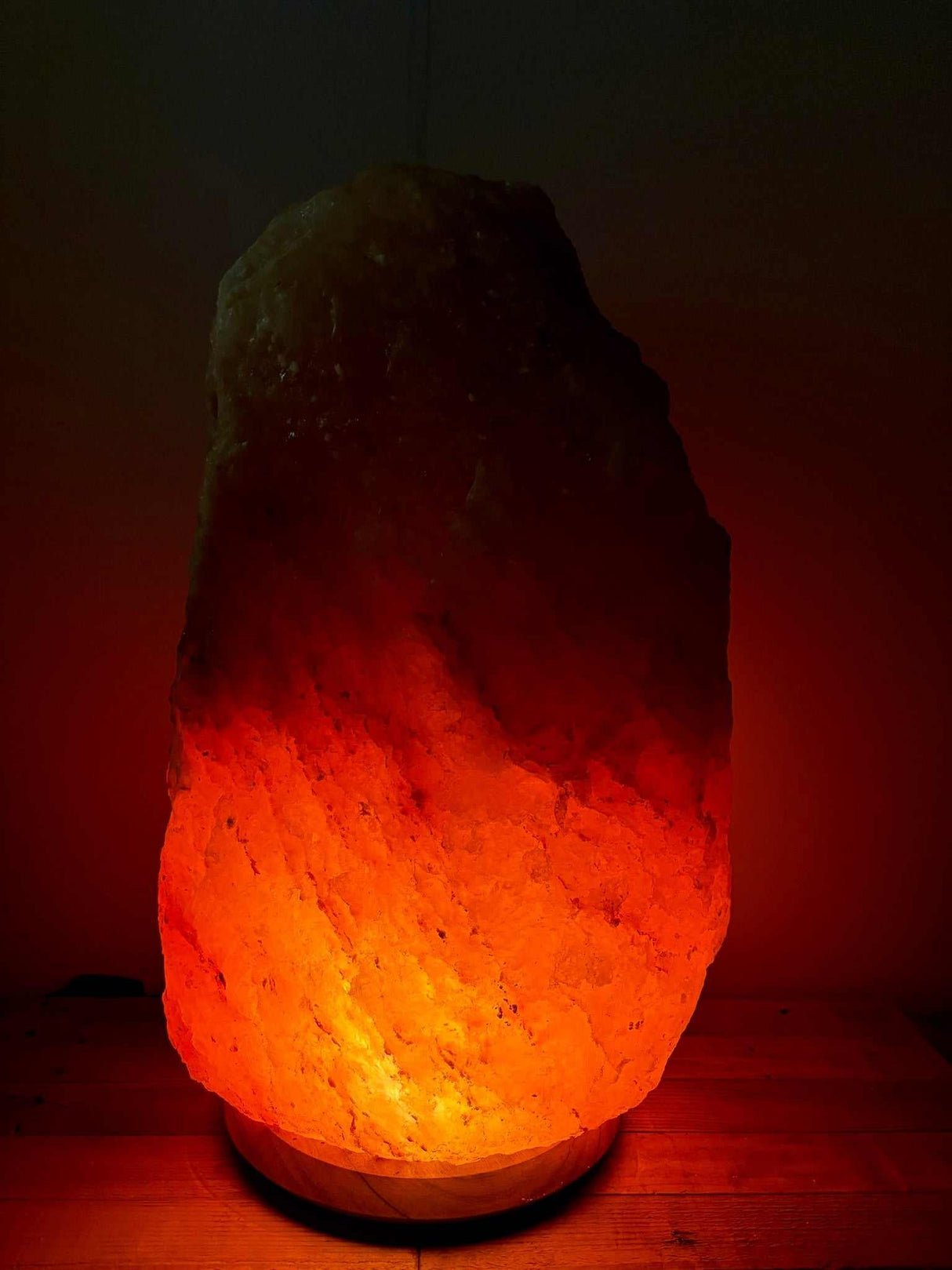 Himalaya zoutlamp roze 70-80 kg met warm licht en houten voet voor grote ruimtes
