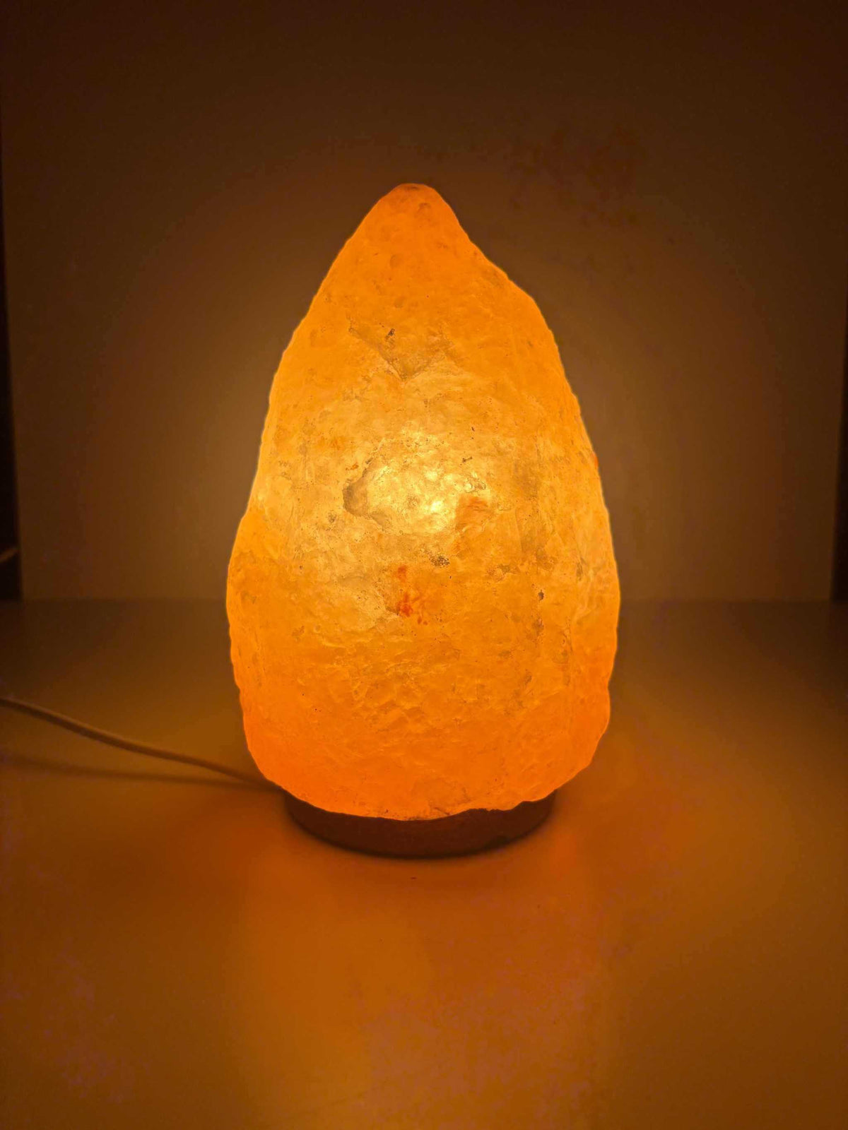 Roze Himalaya zoutlamp 2-3 kg in sfeervolle setting met warm licht