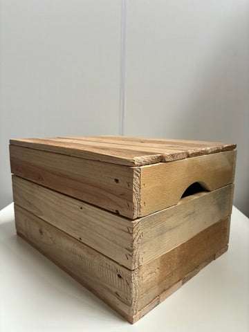 Handgemaakte houten kist van gerecycled hout als geschenk- en decoratiestuk