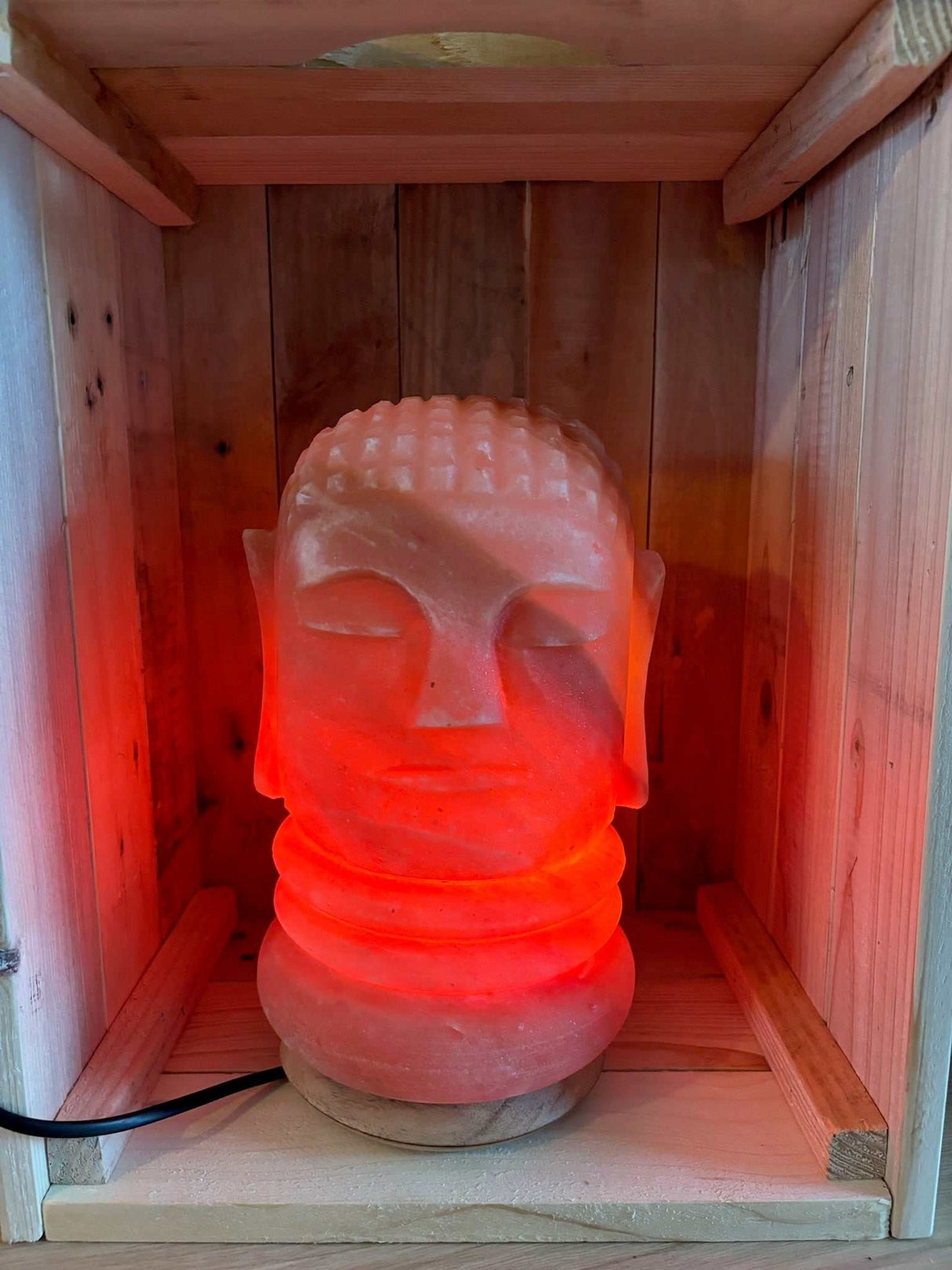 Handgemaakte houten kist van gerecycled hout, ideaal als geschenkkist en woondecoratie