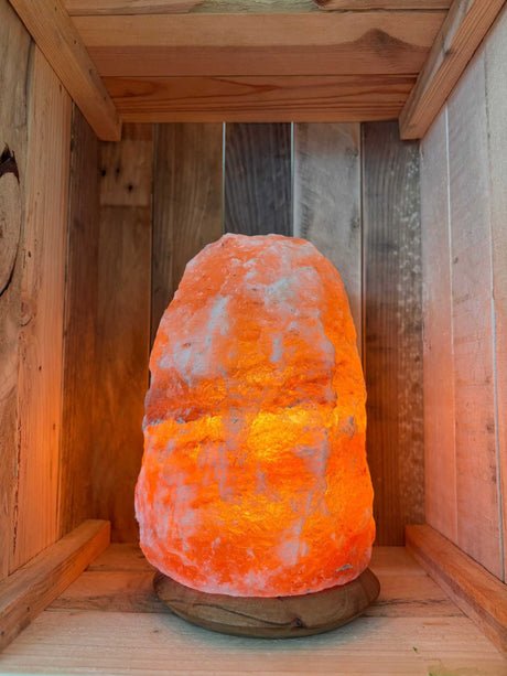 Handgemaakte Himalaya zoutlamp roze 4-6 kg met houten voet, warm licht en kabel