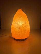 Roze Himalaya zoutlamp 2-3 kg in sfeervolle setting met warm licht