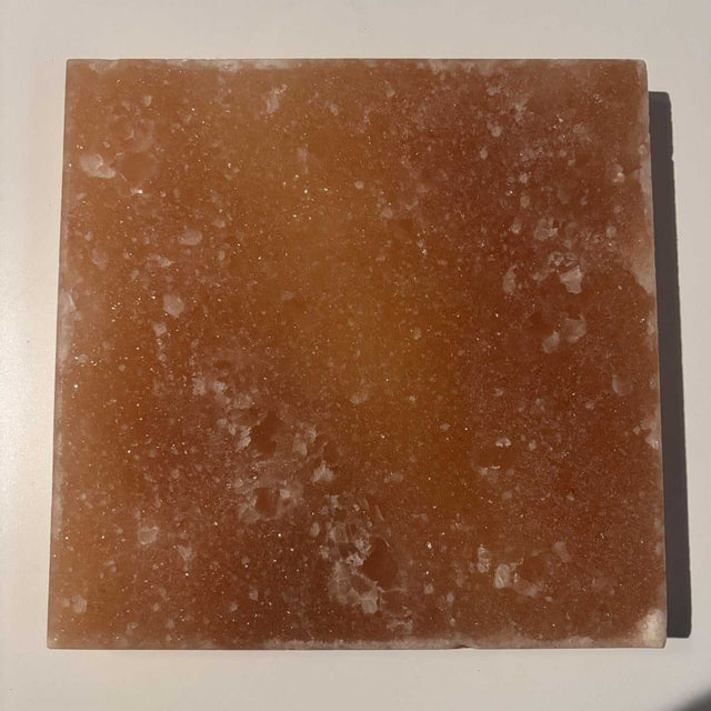Himalaya zoutsteen tegel vierkant 20x20 cm, massief, met unieke kleurvariaties uit Khewra, als wandpaneel of sfeerlicht