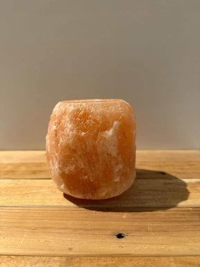 Himalaya zoutsteen waxinelichthouder rood, handgemaakt, met siliconen voetjes en warme oranje gloed