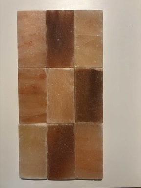 Rechthoekige Himalaya zoutsteen tegel 20x10x2,5 cm met warme amberkleur en natuurlijk metselverband patroon