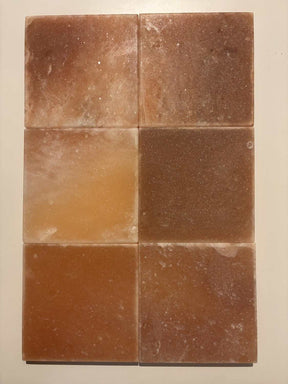 Vierkante Himalaya zoutsteen tegel 20x20x2,5 cm met natuurlijke kleurvariatie uit Pakistan